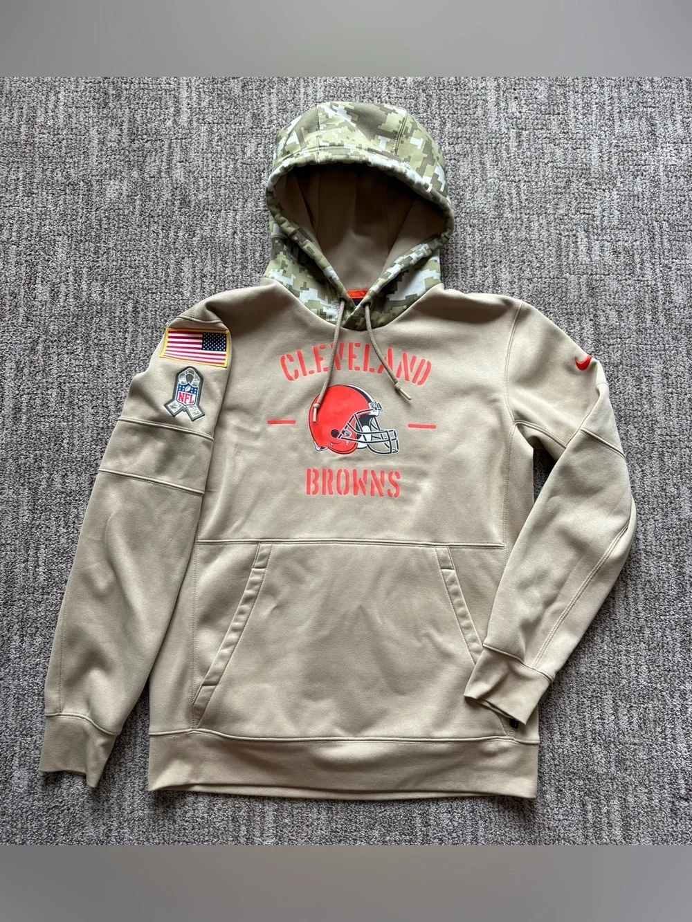 Nike Cleveland Browns Salute to Service tan pullover hoodie men’s Medium NFL